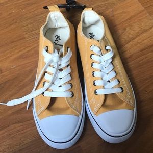 Very comfortable sneakers